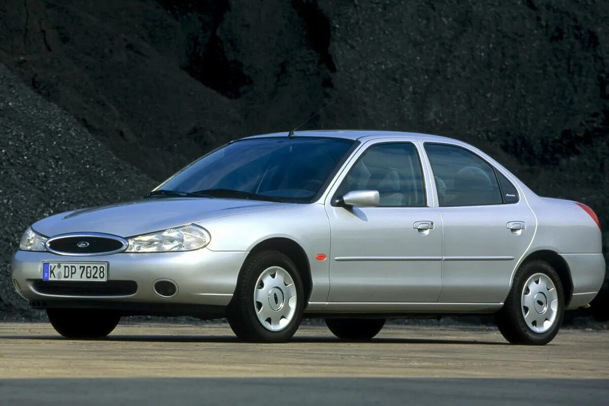 Форд мондео 1. Ford Mondeo 1996 седан. Ford Mondeo 2. Форд Мондео 2 поколения. Форд Мондео 2 седан.