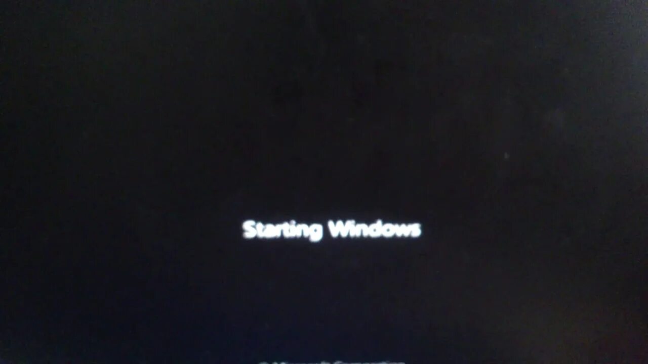 Loading com file. Windows is loading files ошибка. Windows loading files перезагрузка. Надпись Windows is Now loading. Windows is loading files зависает при установке 7.