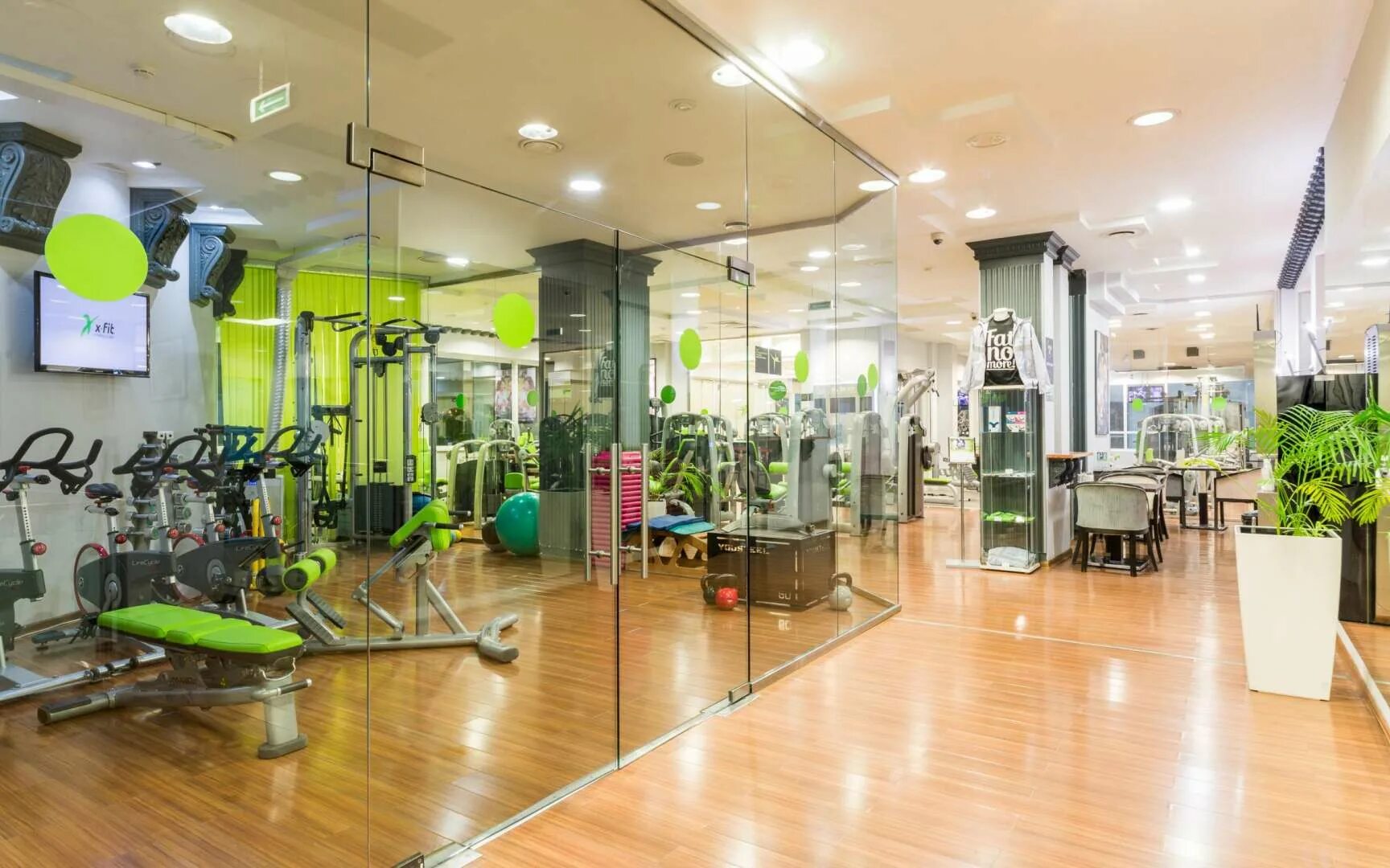 X fit старый. Фит сенатор. икс фит гагаринский. x fit санкт-петербург. икс фит авиамоторная.