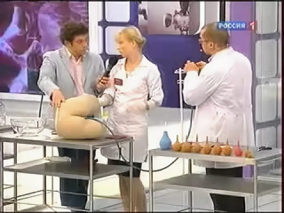 Медсестра с клизмой смешные. Постановка очистительной клизмы в больнице. Включи где девушкам делают клизмы. Спринцевании. Постановка клизмы.