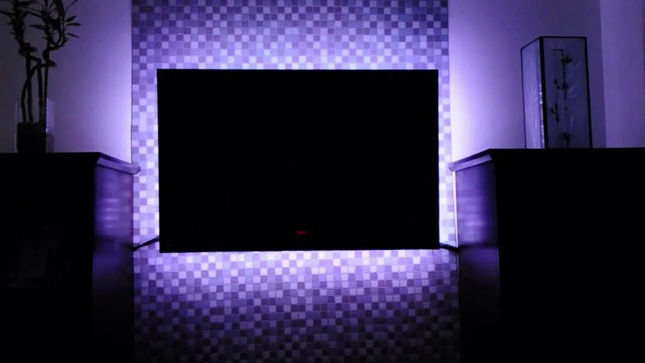 Черный фон телевизора. Телевизор Philips Cinema 21 9 TV. Led Backlight TV телевизор. Фоновая подсветка для телевизора. Телевизор в темной комнате.
