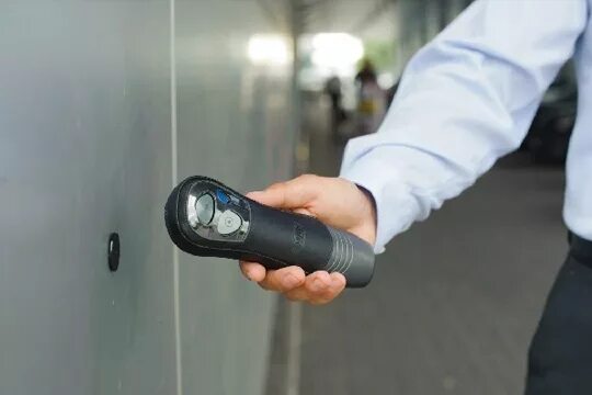 рабочее место оператора видеонаблюдения. система контроля обходов. видеонаблюдение на объекте. контроль охрана. оперативный дежурный.