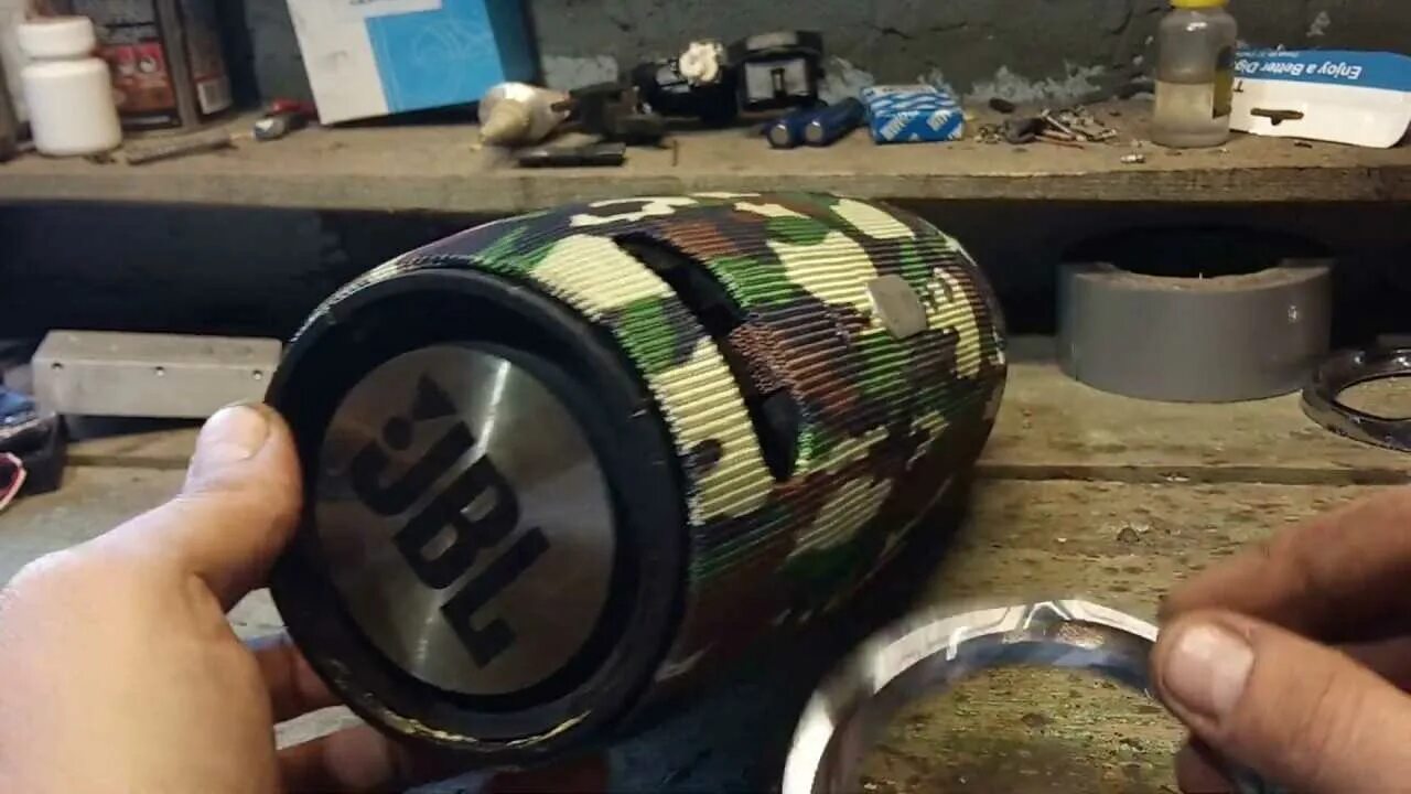 Как разобрать музыкальную колонку. Колонка jbl boombox плата китайская. китайская jbl разбор. колонка фм2 jbl разбор. разобрать блютуз колонку jbl.