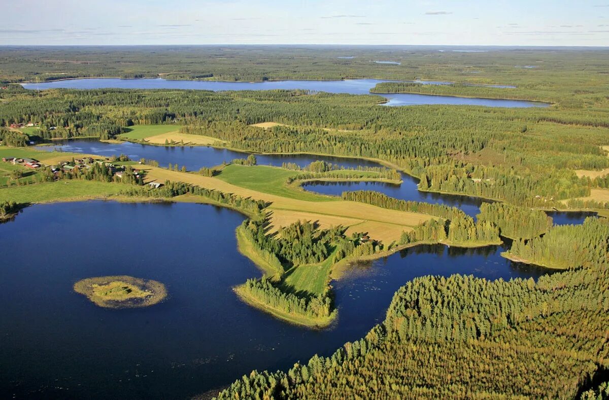 Озеро Суоми Финляндия. Озерное плато Финляндии. Финляндия Страна тысячи озер. Финляндия тысяча озер.