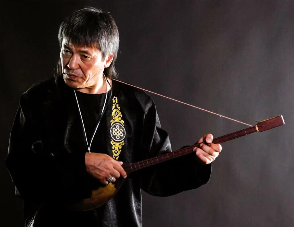 шаманский бубен манси. шаман сергей миронов. шаман интервью дети. шаман дали заслуженного. сергей миронов 2022.