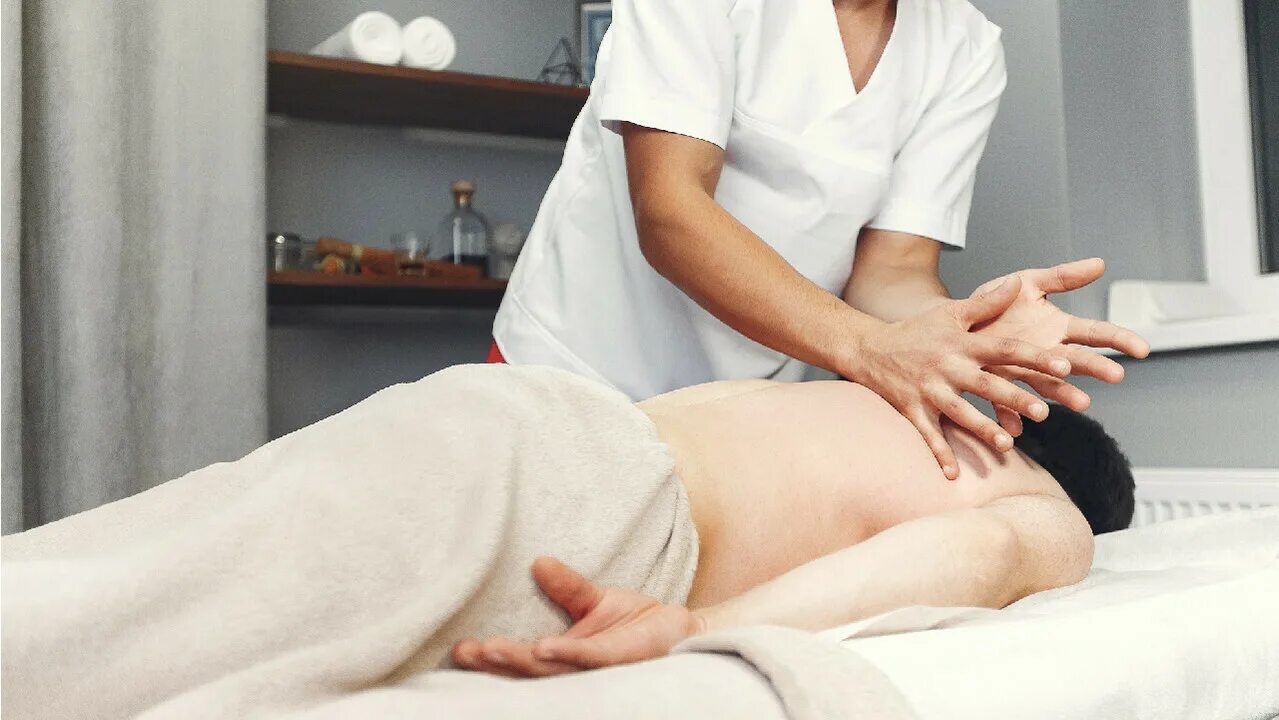 Массаж а его делают. Лечебный массаж. классический лечебный массаж. лечебный медицинский массаж. массаж лечебный оздоровительный.