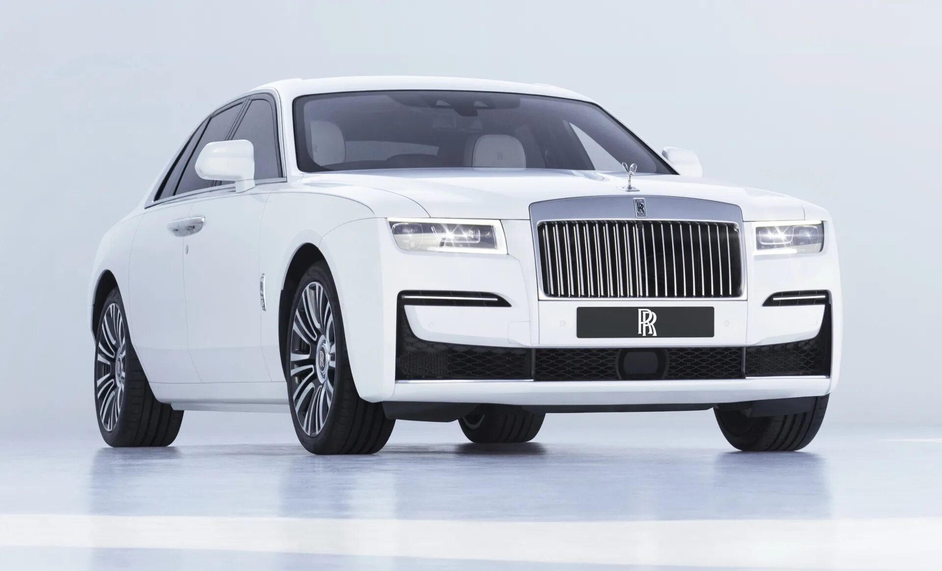 Rolling 2021. Rolls Royce Ghost 2021. Новый Rolls Royce Ghost 2021. Новый Роллс Ройс 2021. Роллс Ройс 2021 года.