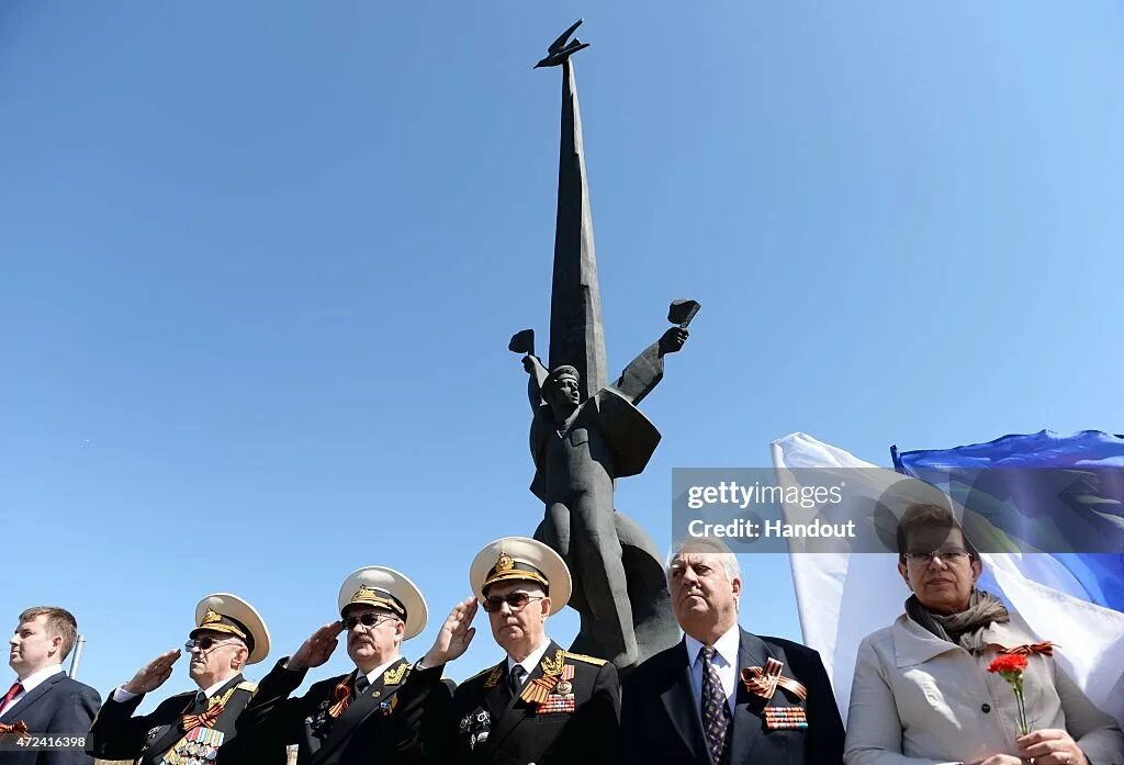 Площадь соловецких юнг. Памятник Соловецким юнгам в Москве. Памятник Соловецким юнгам (Москва, площадь Соловецких Юнг). Соловецкой школы Юнг встреча ветеранов. Площадь Соловецких Юнг Москва открытие.