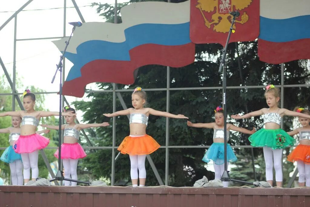 Мир без войны танец в детском. Россия Матушка танец. Село Александровское концерт. Село Александровское выступление на сцене. Ансамбль Вдохновение село Александровское Ставропольский край 2018.