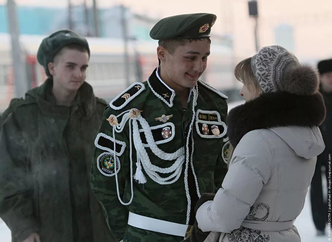 Дембель в армии это. Солдаты Возвращение домой ДМБ. ДМБ солдат. Дембель Российской армии. Российские дембеля.