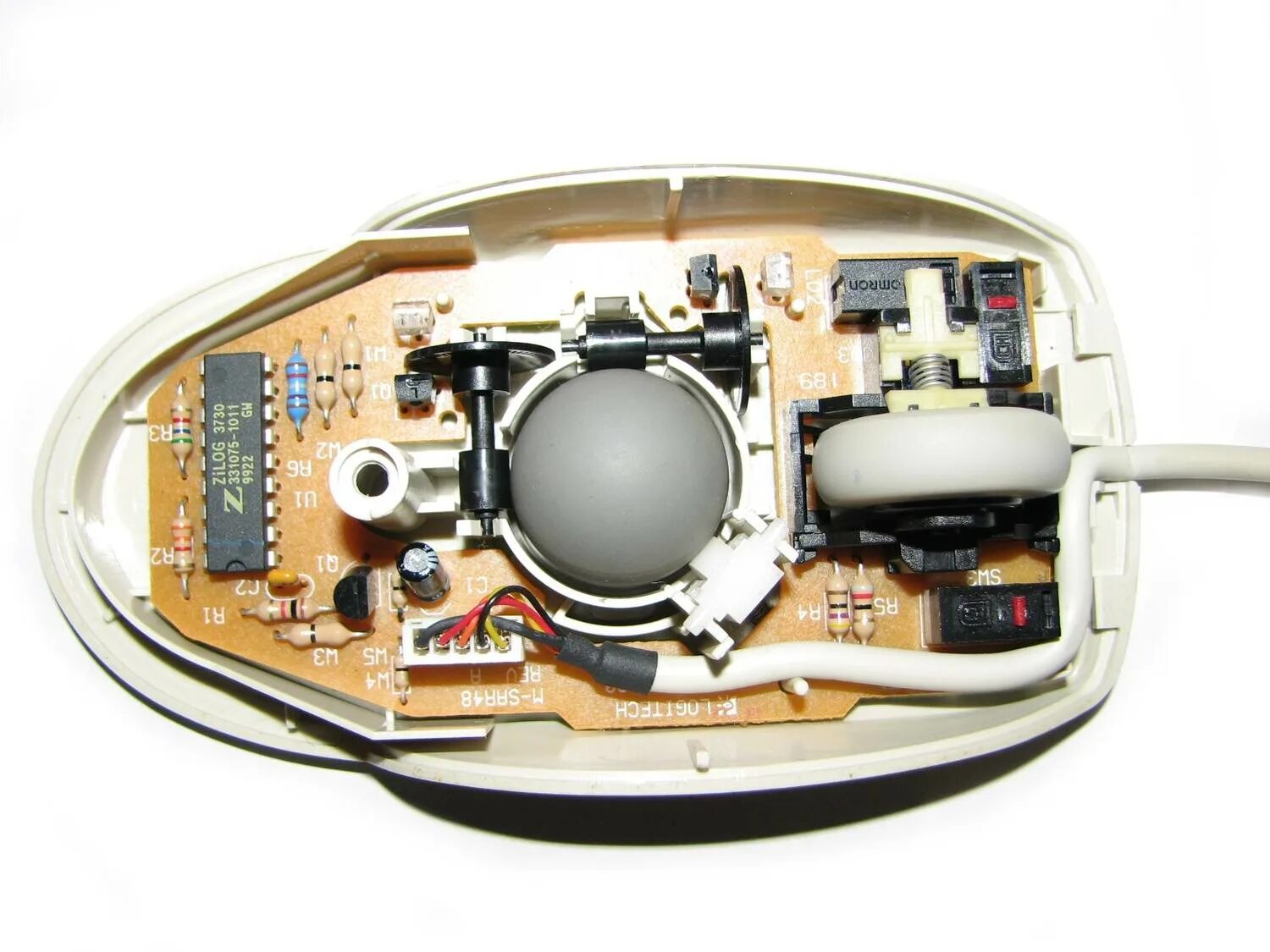 Внутренняя мышь. Компьютерная мышь с шариком. Механическая мышка. Механическая компьютерная мышь. Компьютерная мышь изнутри.