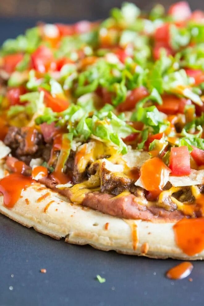 Тако пицца. Пицца тако (Taco pizza). Пицца Мексиканская. Мексиканская мини пицца. Пицца по мексикански.