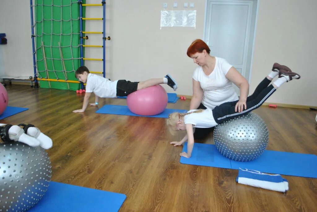 высшая школа физической культуры и спорта ханты. адаптивная физкультура, лфк. лечебная физкультура. адаптивная физическая культура для детей. занятия афк.