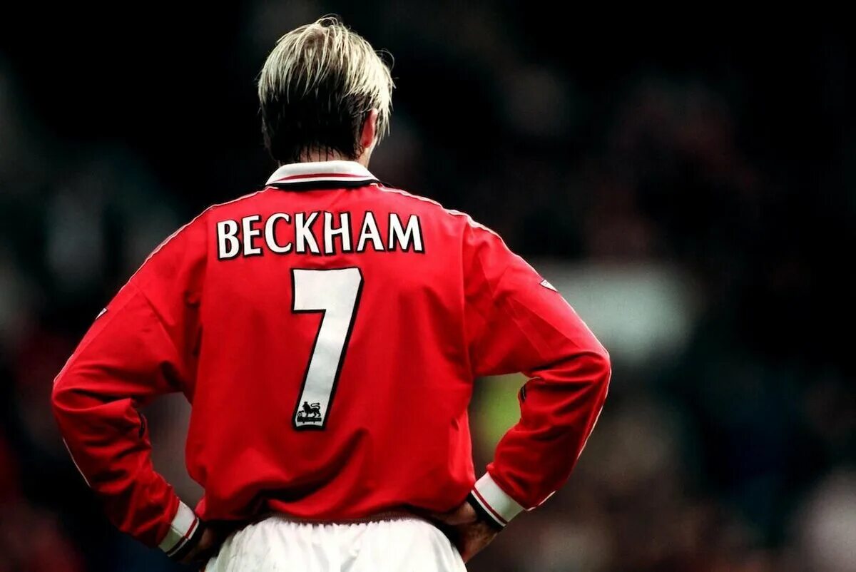 Первый номер в футболе. Дэвид Бекхэм в Манчестер Юнайтед 7. Бекхэм Манчестер Юнайтед. Бекхэм футболист Манчестер Юнайтед.