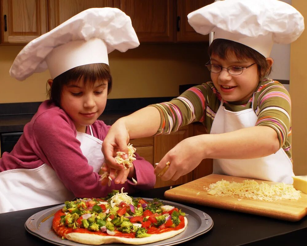 Cook kid. Кулинарный мастер класс для детей. Кулинарные мастер классы для детей. Мастер класс пицца для детей. Мастер класс для детей готовка.