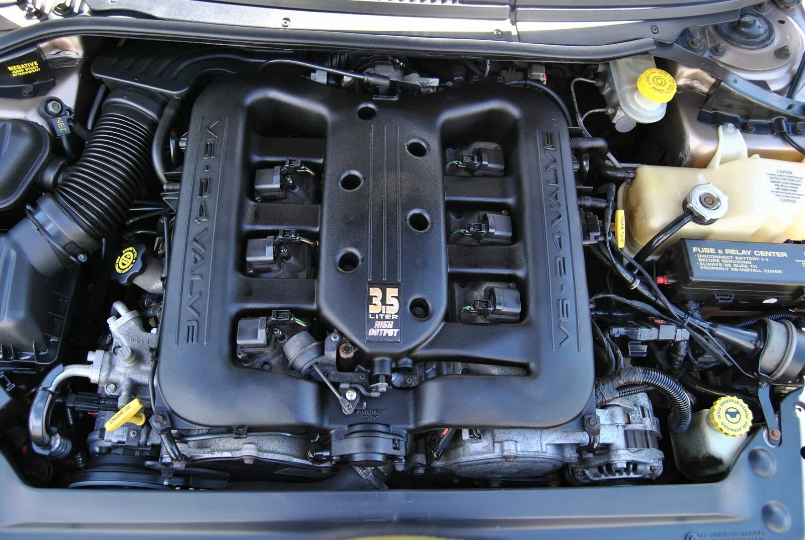 Мотор 3.5 Крайслер 300 м. Chrysler 300m. Chrysler 300m engine. Двигатель Крайслер 300м 3.5.