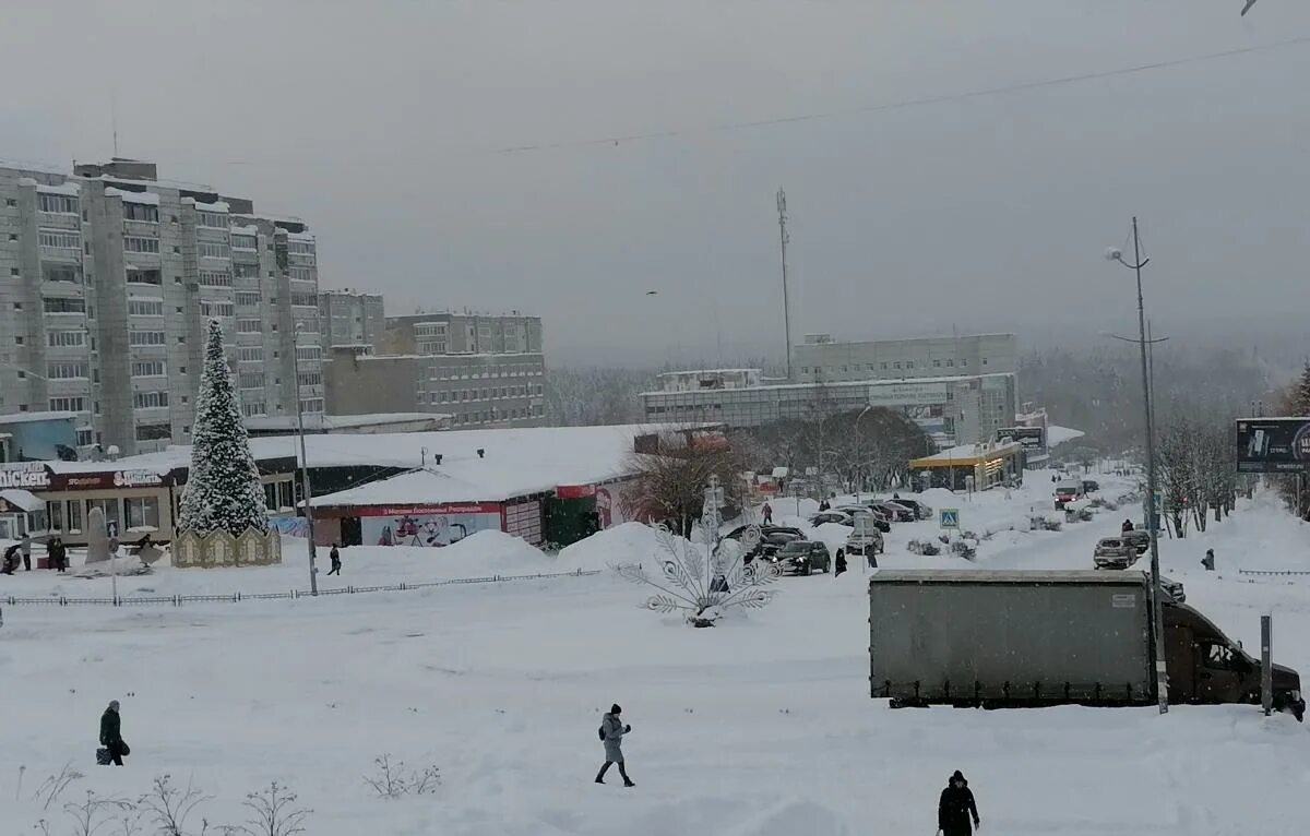 Поселок Углеуральский Губаха. Губаха город завод. Губахинцы. Жители Губахи. Видное сильный запах