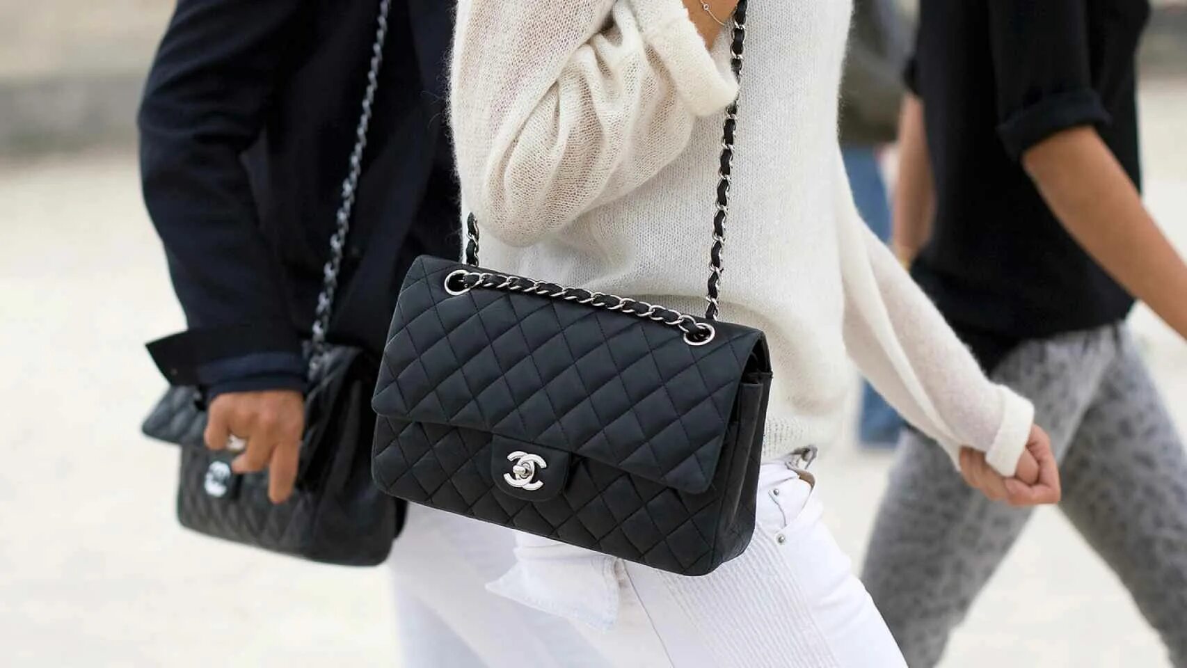 Chanel 2.55 сумка. Коко Шанель сумка 2.55. Сумка 2.55 Bag Коко Шанель. Шанель сумки 2.55 reissue. Сумочку хочу как называется