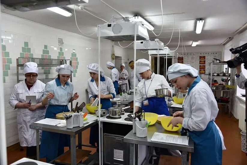 Хабаровский колледж отраслевых технологий и сферы обслуживания. Техникумы хабаровска после 9. Хабаровск техникум в южном. Техникум на горьком хабаровск. Техникумы в хабаровске после 9.