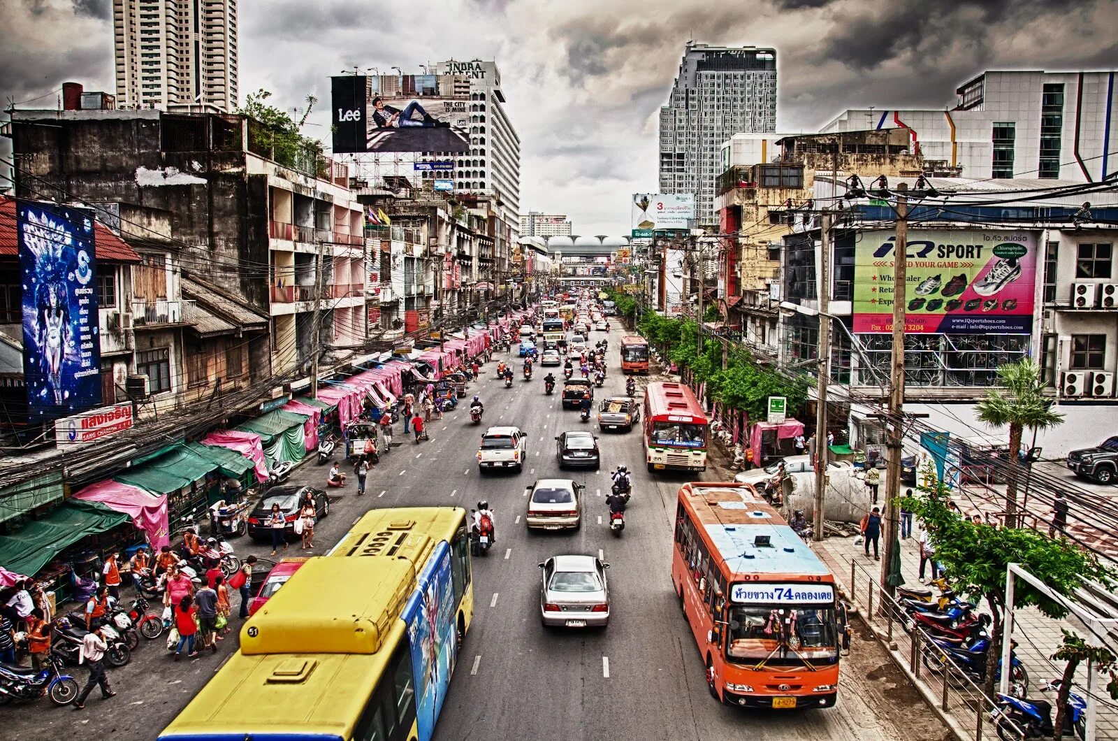 Thai streets. Бангкок улицы. Бангкок Центральная улица. Таиланд Бангкок улицы. Бангкок улицы 2023.