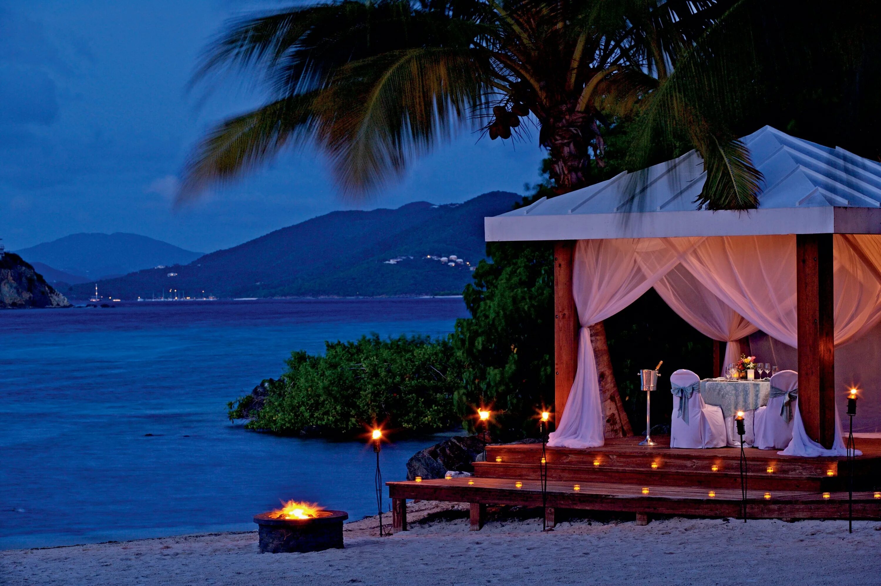 Романтической ночи картинки. The Ritz-Carlton, St. Thomas. Романтичные места. Красивые романтичные места. Романтический вечер у моря.