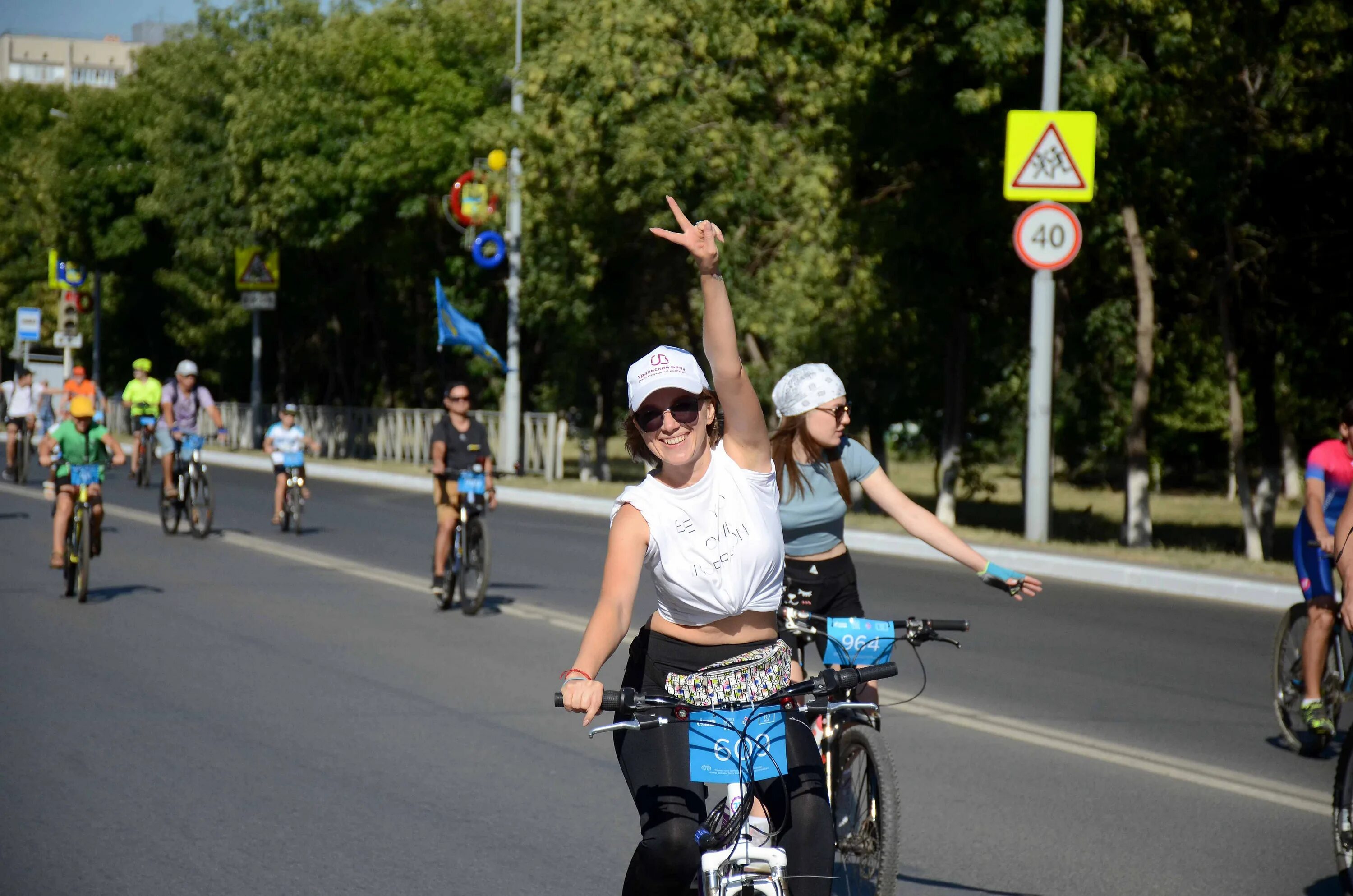 Оренбург 14 апреля. Велопарад Оренбург. Велосипедисты за городом. День 1000 велосипедистов. Велогонка степь.