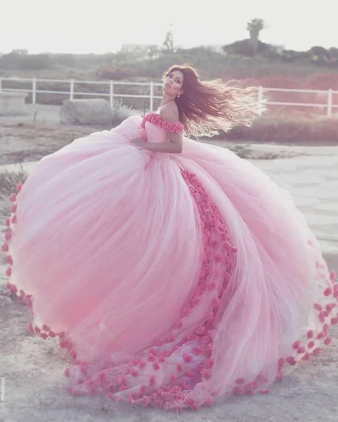 Розовое платье картинки. Платье розовое. Шикарное розовое платье. Розовое свадебное платье. Пышные платья.