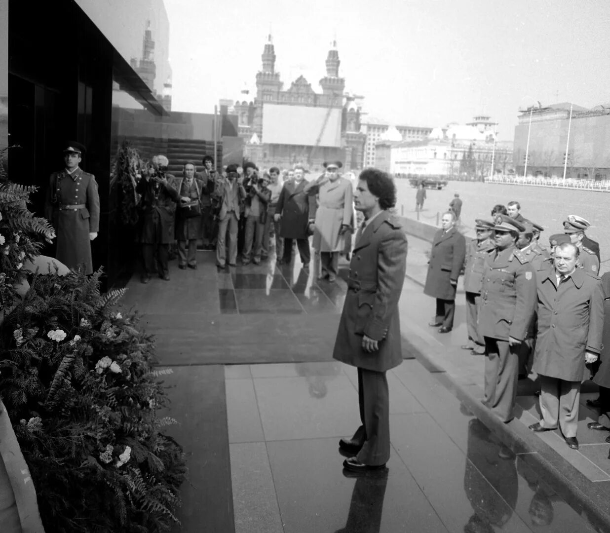 Приезд в ссср. Муаммар Каддафи шатер. Каддафи в Москве шатер на красной площади. Муаммар Каддафи в Москве. Ливийская революция 1969.