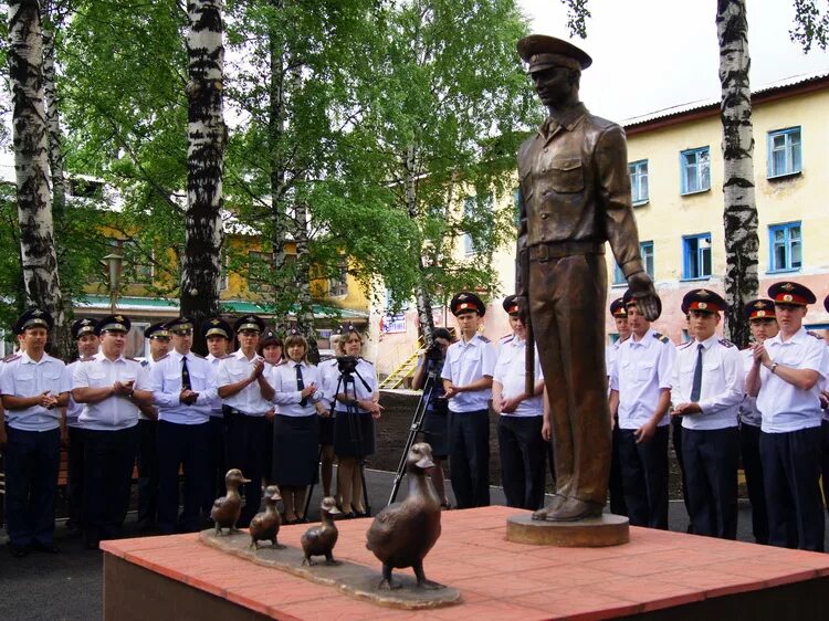 Памятник милиционеру. Памятник дяде стёпе в Прокопьевске. Скульптура«дядя стёпа-милиционер» Прокопьевск. Памятник дяде степе в Кемерово. Памятник дяде степе Прокопьевск Кемеровская область.