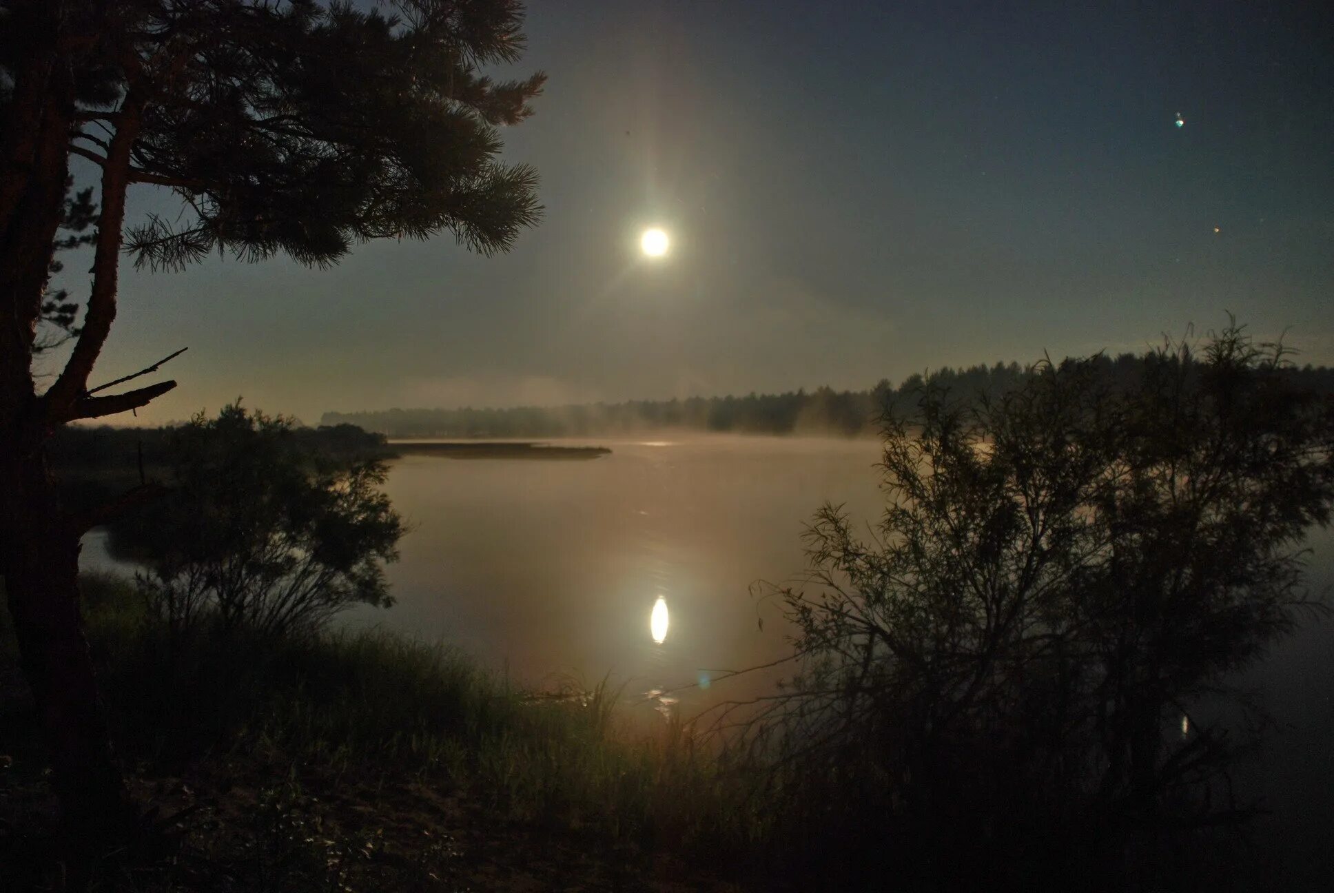 Тишина свет луны. Келехсаев художник картины Лунная ночь. Летняя ночь. Лунный вечер. Ночное озеро.