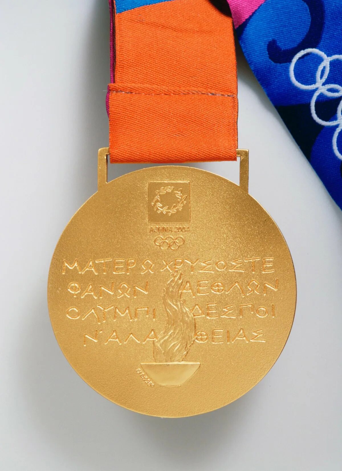 Olympic gold medal. Золотая медаль Олимпийских игр 1902. Олимпийская медаль золото. Олимпийское золото. Золото олимпиады.