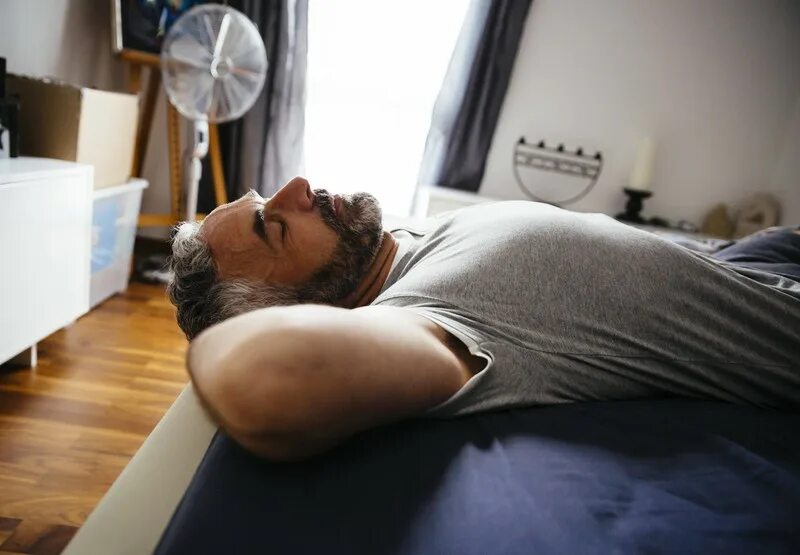 Сон мужчина с крупными руками. Сон мужчина. Guys are sleeping. Спящие люди. Sleeping man.