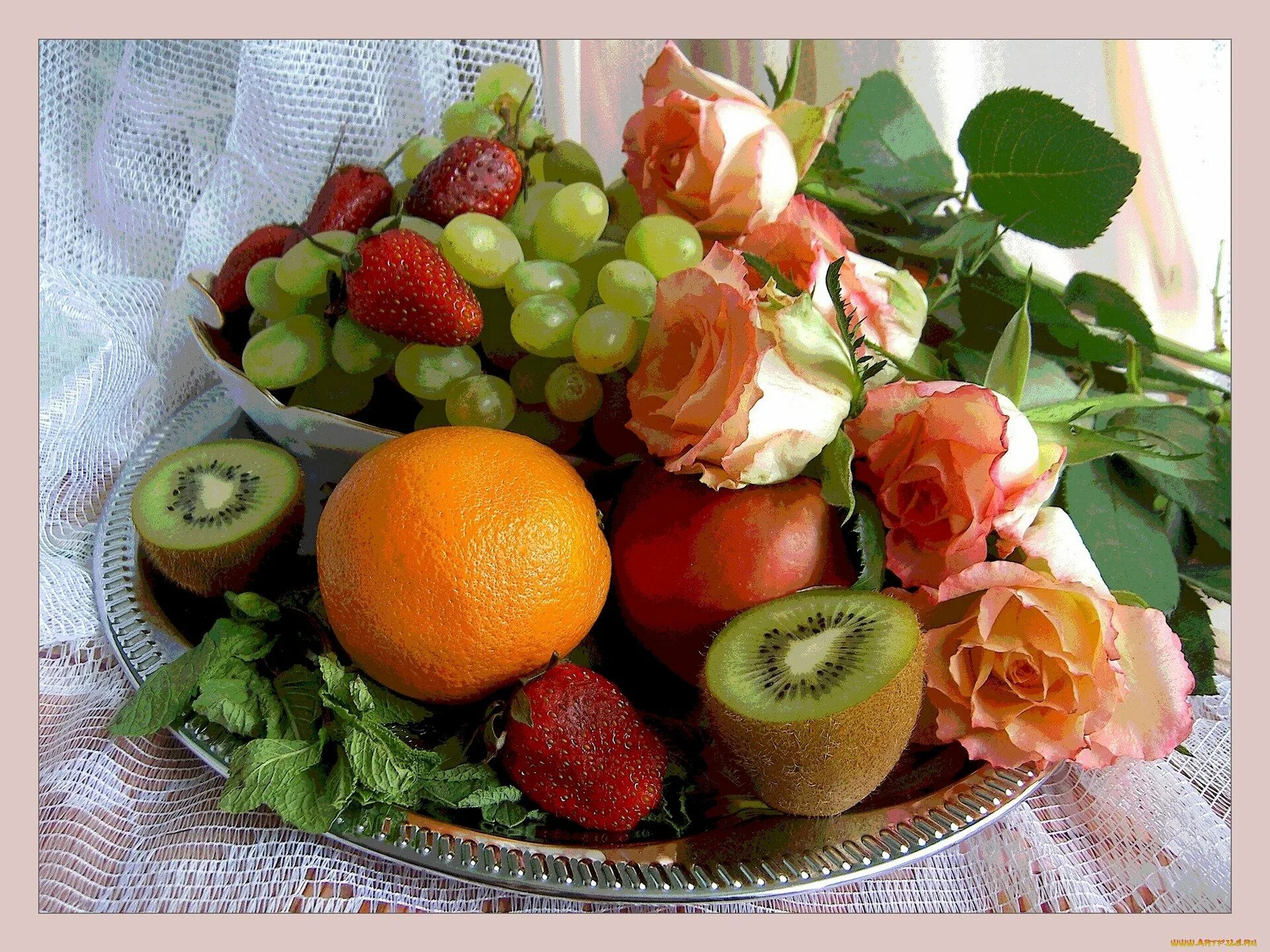 Хорошего дня фрукты. Цветы и фрукты. Натюрморт с цветами и фруктами. Букет из фруктов. Красивые натюрморты с цветами и фруктами.