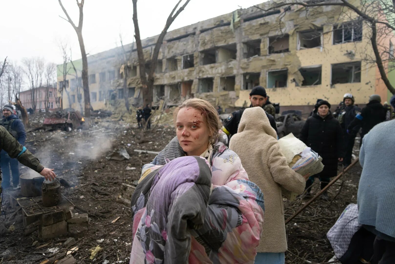 Авиаудар по детской больнице в Мариуполе. Разрушенная Украина 2022 Мариуполь. Я стану хозяйкой разрушенного рода