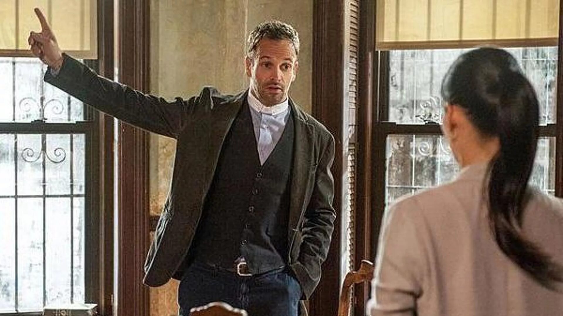 Elementary 2 1. Джонни ли Миллер элементарно. Элементарно Холмс Ватсон Адлер.