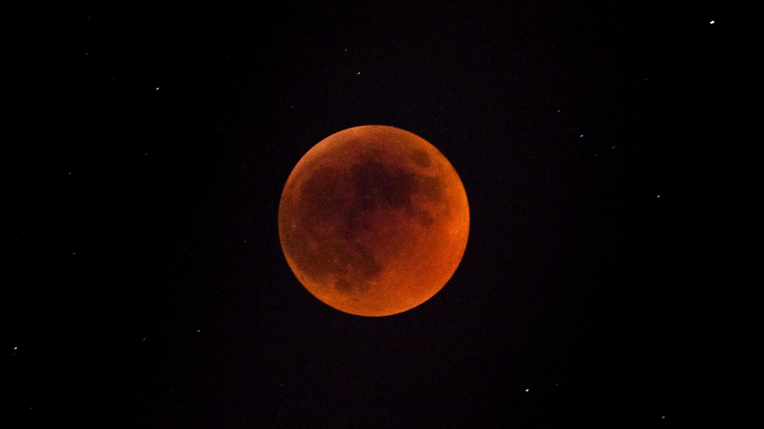 Lunar Eclipse 2022. Полутеневое лунное затмение. Полутеневое лунное затмение фото. Кровавая Луна.