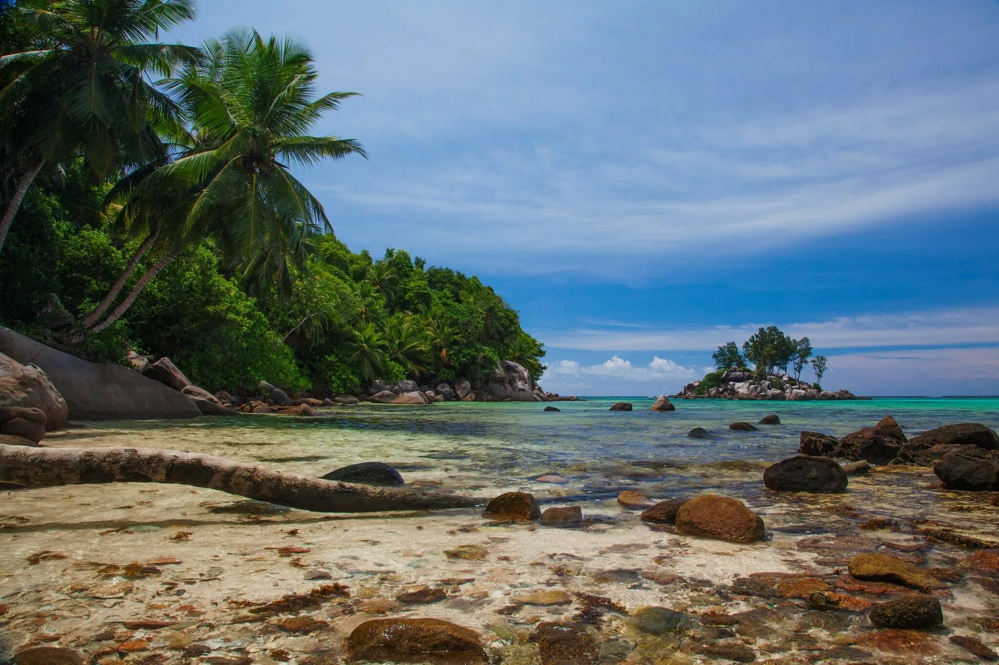 Island travels. Остров Маэ Сейшелы. Anse Royale Сейшелы. Остров Ладик Сейшелы. Ла-Диг Сейшельские острова.