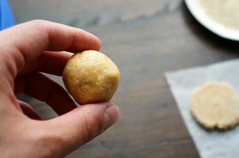 Маленький круглый комочек из мякиша 5 букв