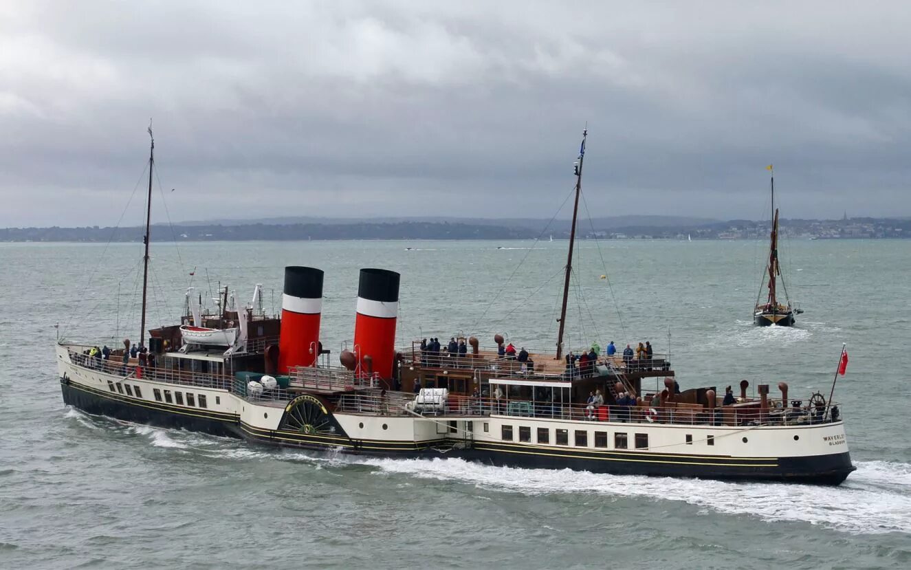 Пейзаж с пароходом. Пароход ост уфа. А. Пароход шел задним ходом. Картина теплоход.