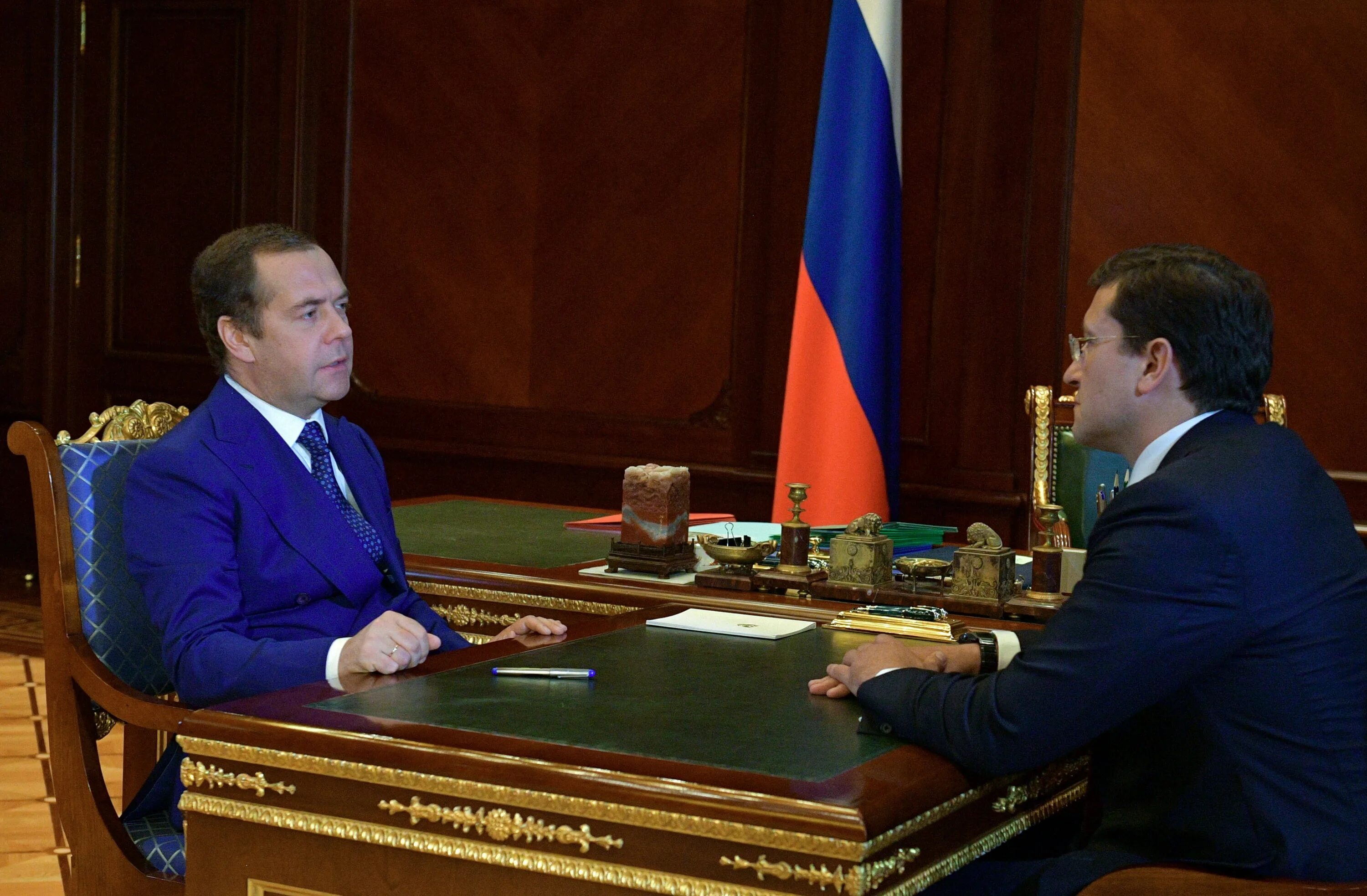 Переговоры медведева. Медведев переговоры.
