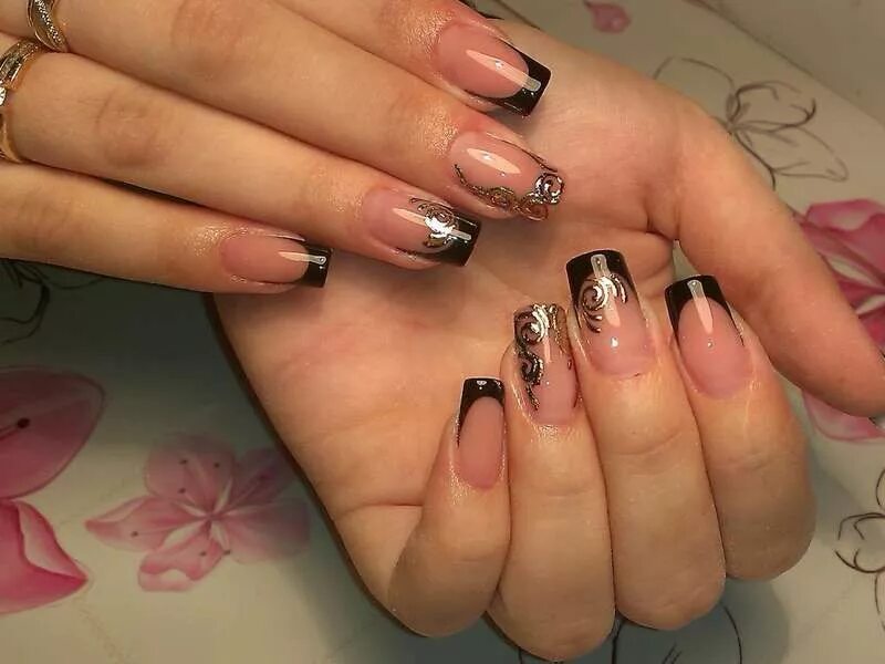 посмотреть наращивание ногтей. наращивание ногтей выездом. классическое моделирование ногтей. салон маникюра. наращивание ногтей процесс.