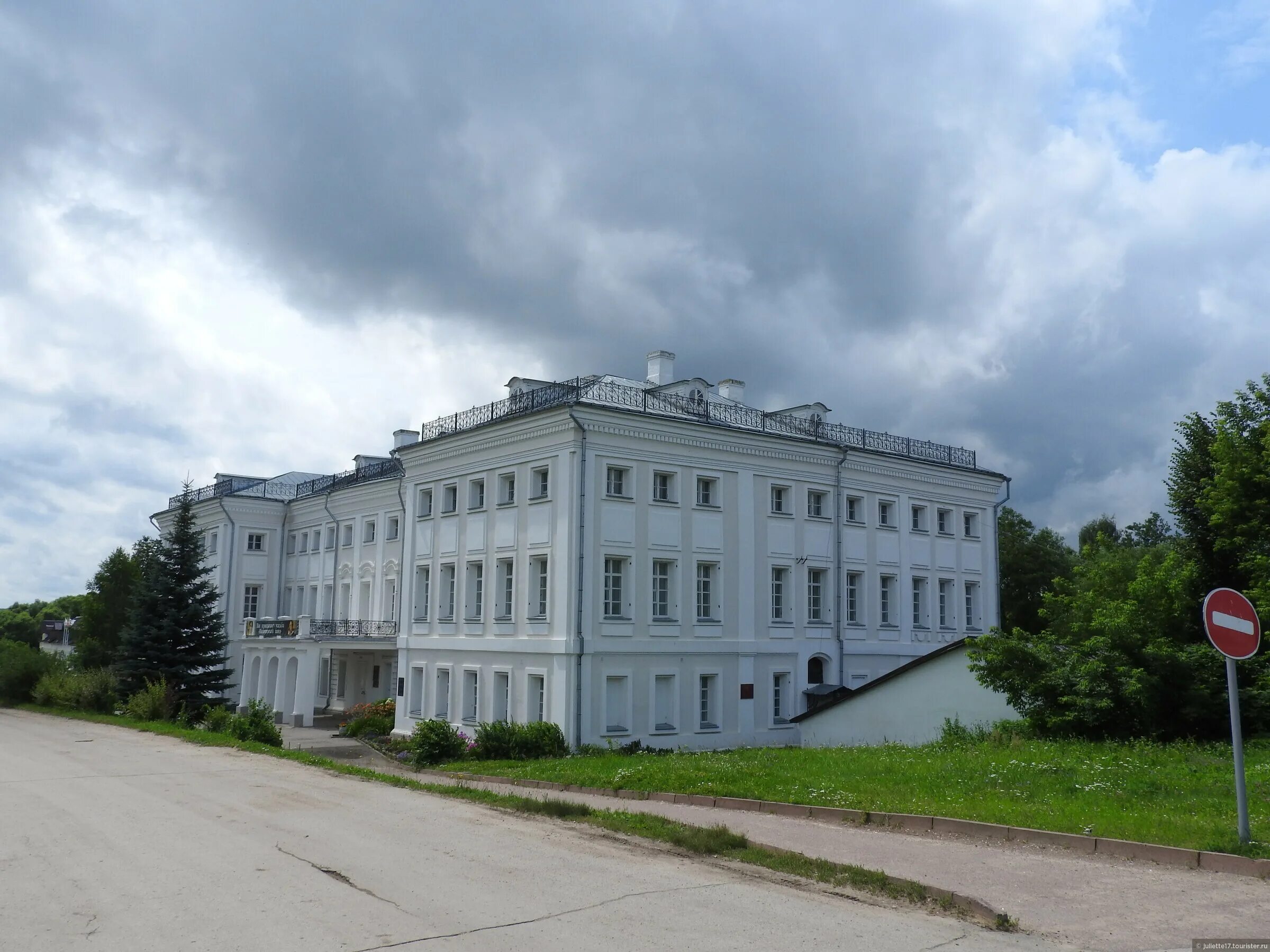 Пушкинский праздник в полотняном заводе. Заводская школа. Мебельная фабрика полотняный завод. Полотняный завод калуга музей. Полотняный завод фабрика.