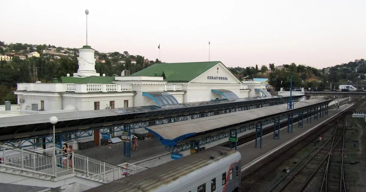 вокзал в севастополе поезда. ж/д вокзал севастополь. ж/д вокзал севастополь. жд вокзал севастополь. железнодорожный вокзал севастополь.