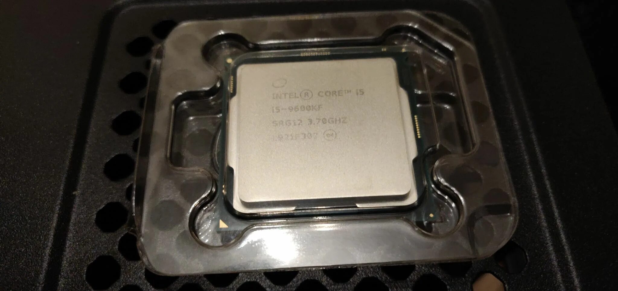 Intel Core i5-13600kf OEM. Core i5 9600kf. Процессор Intel Core i5-9600kf. Процессор Intel Core i5-9600kf OEM.