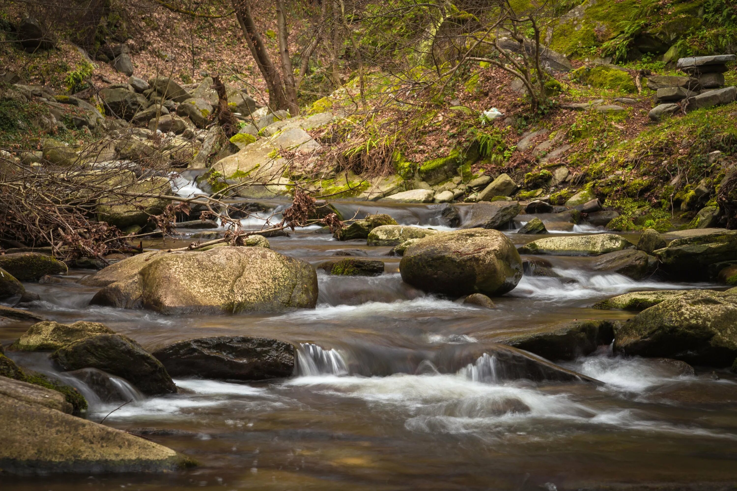 Горный ручей вологодская область. Два ручья. Родник водопад горная река. Природа ручей. Ачипсинские водопады красная поляна.