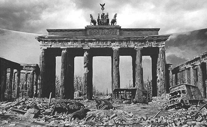Polish soldiers stand in front of the Brandenburg Gate 2 May 1945. 600x739 World