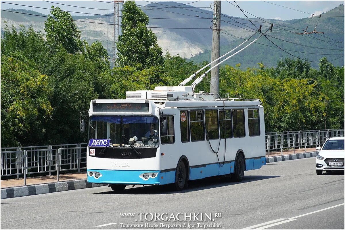 Троллейбус 6 новороссийск. Троллейбус ЗИУ 682 Новороссийск. Троллейбус ЗИУ Новороссийск. ЗИУ-682г-016.04. Троллейбус Новороссийск ЗИУ 682 Гоо 5.