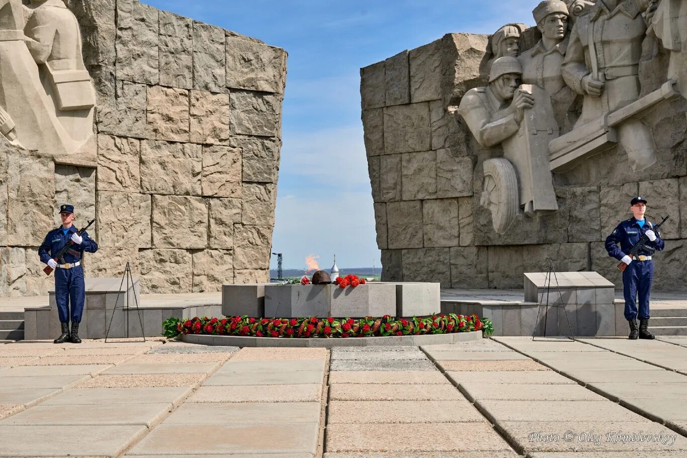 23 февраля кпрф красная армия. русские против немцев. партия павших воинов. поле битвы арт. бой фэнтези арт.