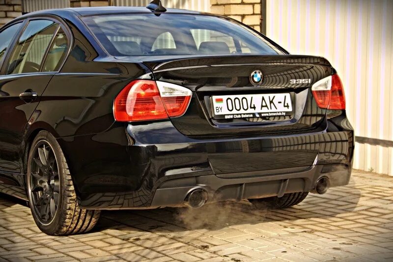 Bmw 3 задний. BMW e90 дорестайлинг. BMW e90 Рестайлинг. БМВ е90 м3 дорест. BMW e90 m Rear.