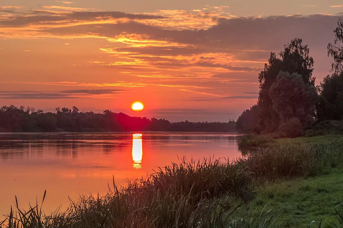 Восход солнца в твери. Закат на реке Клязьма. Рассвет на Клязьме. Закаты Тирасполь. Летний закат на реке.